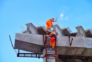 Республика Северная Осетия-Алания: на мосту у селения Ногир завершается установка балок пролетного строения