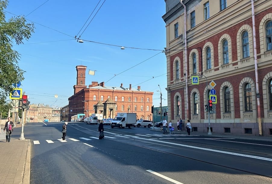 В Санкт-Петербурге в этом году обновили участки двух улиц, ведущих к медицинским учреждениям