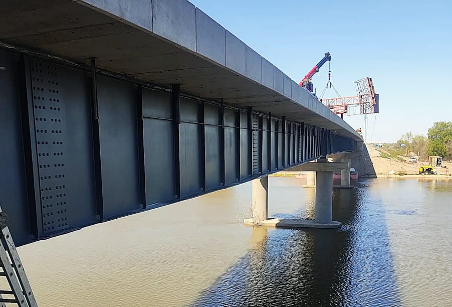 В Астраханской области капитально ремонтируют мост через ерик Сухой Рычан